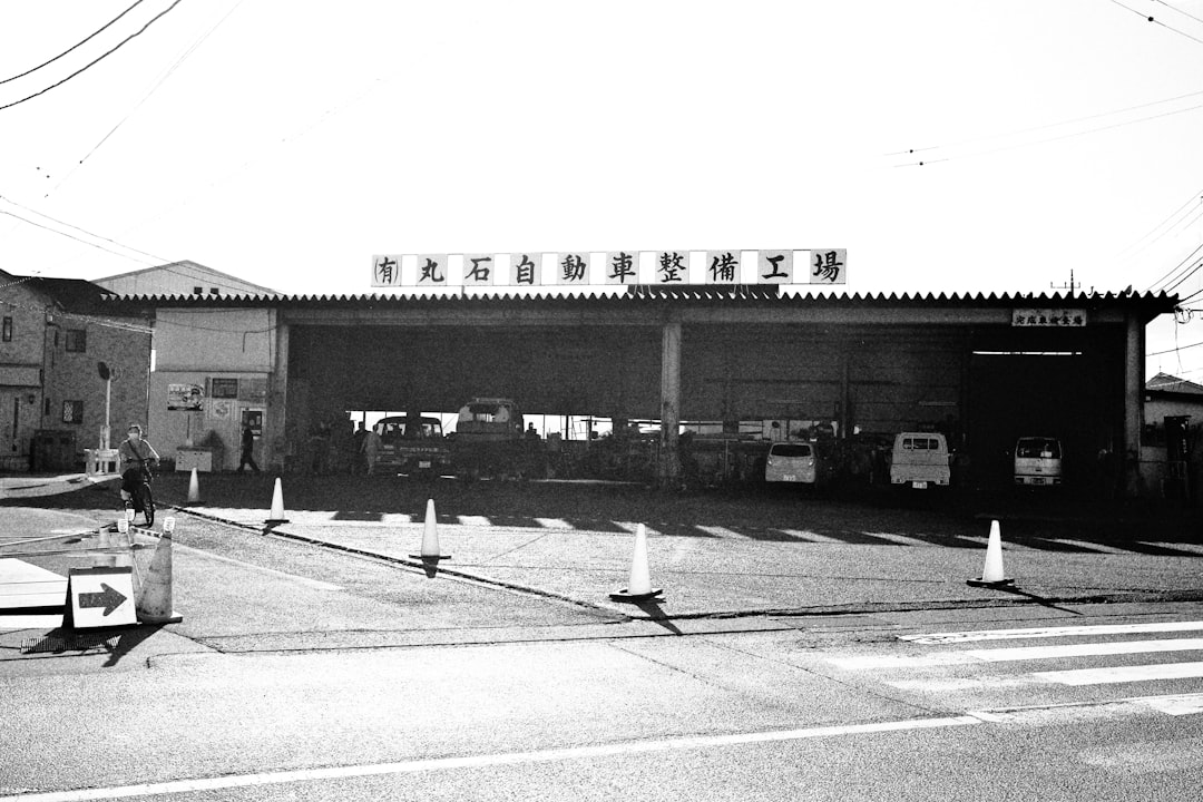 a black and white photo of a building